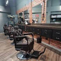 Um ano de barbeiro para o Noivo.